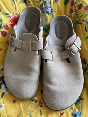 Amazon Kidmi Faux Suede Clogs